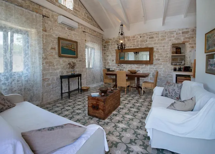 Malethonas By About Paxos * Gaios