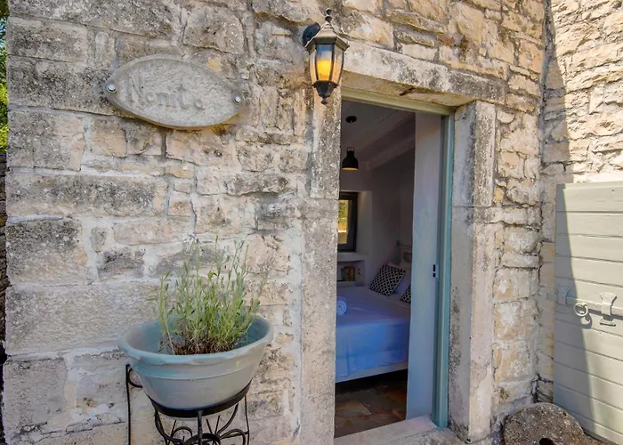 Malethonas By About Paxos Gaios