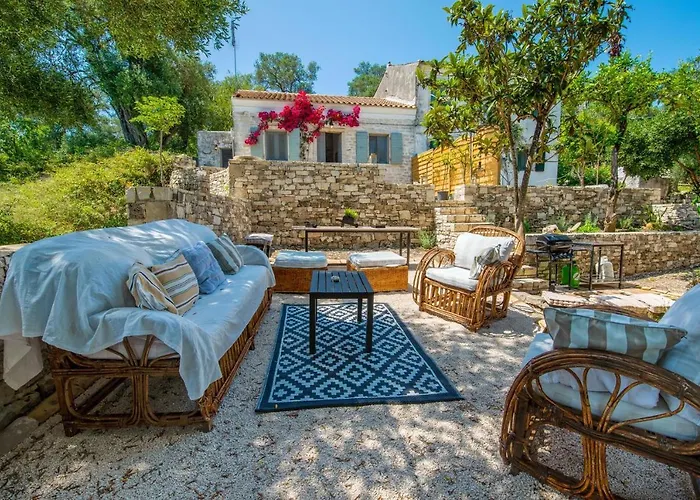 Malethonas By About Paxos Γάιος